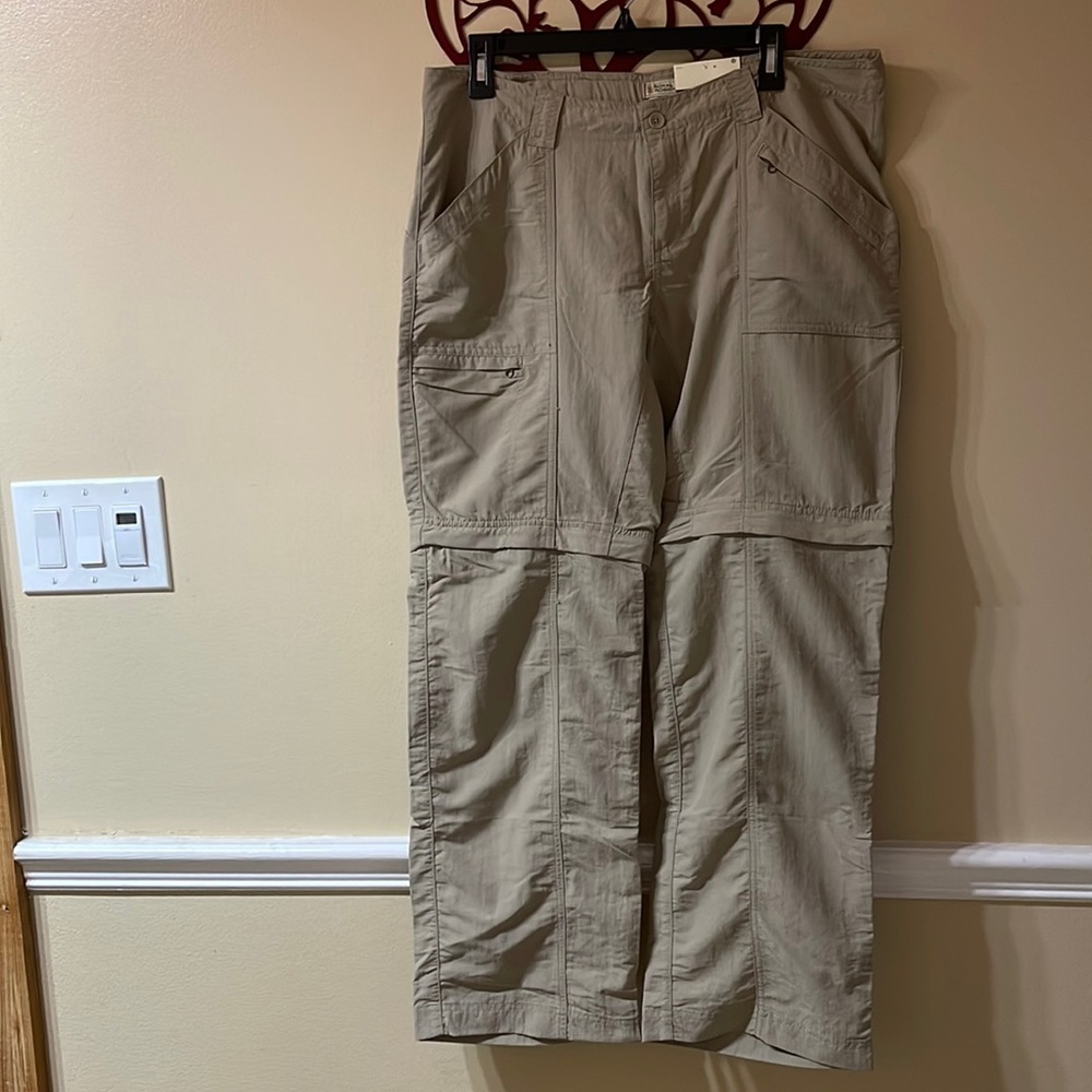 Royal Robbins women’s hiking pants w/ zip off legs NWT